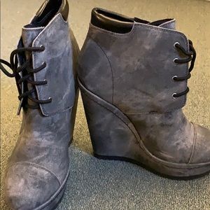 Weathered gray 4 1/2 inch heeled ankle bootie